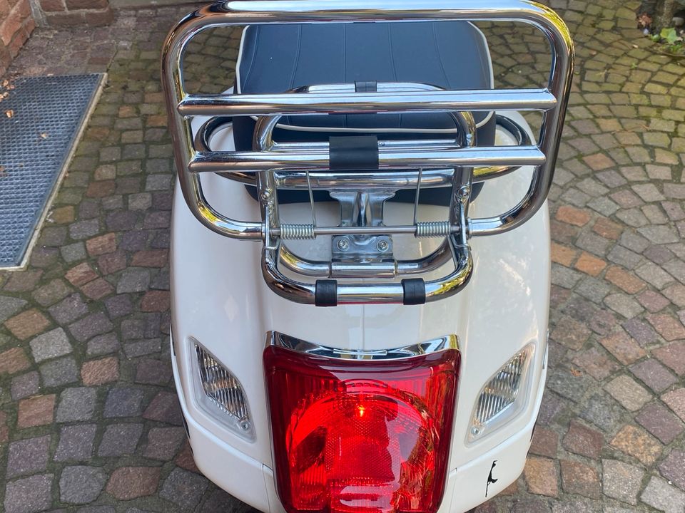 Vespa Roller GTS 300 super in Krefeld