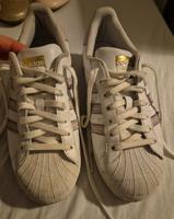 Originale Adidas Superstars in weiß/flieder Wiesbaden - Erbenheim Vorschau