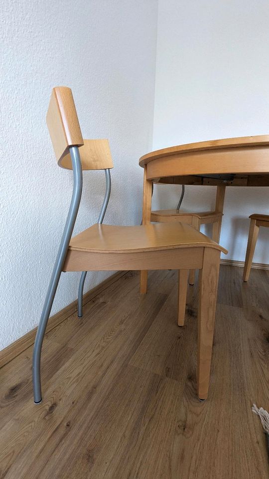 Esstisch und Stühle in Berlin