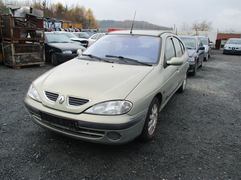 Spenderfahrzeug Renault Megane Limo Bj 2001 1,6l 79kW MV931 grün in Waldbrunn