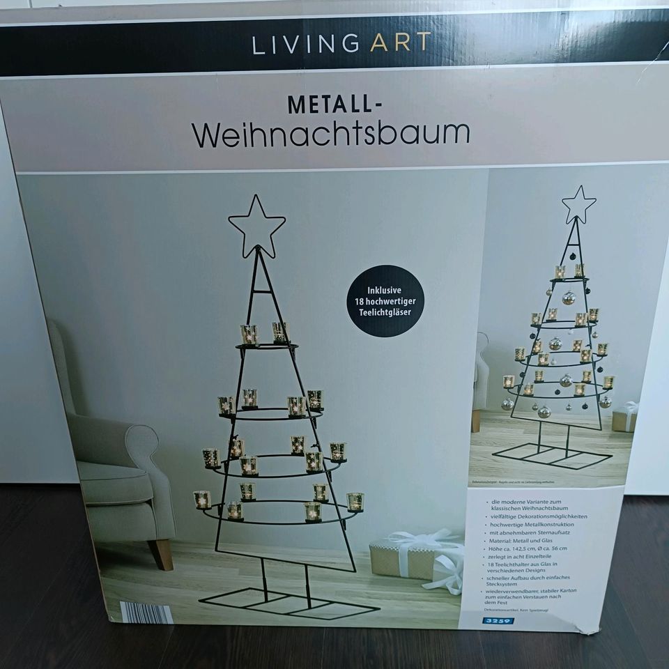 Metall-Weihnachtsbaum in Liebenau