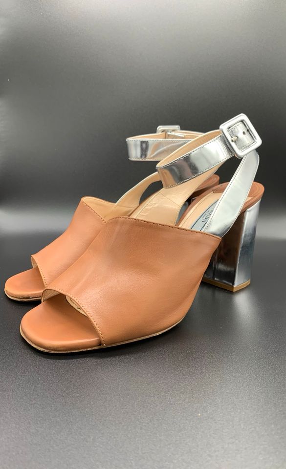 Leder Sandaletten der Luxusmarke PRADA, Neupreis 780€ in Augsburg