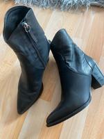 Zara Damen Echtleder Halbschuhe Stiefeletten schwarz Gr. 38 Bayern - Ergolding Vorschau