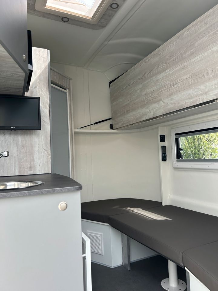 Pferdetransporter JL Trailer Neues Modell 3 Pferde mit Wohnung in Seligenstadt