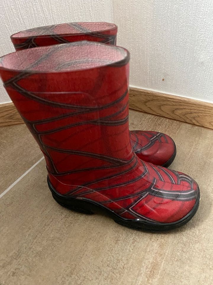 Gummistiefel Spiderman Größe 24 in Ottendorf-Okrilla