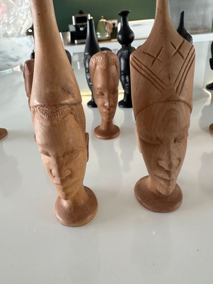 Alte afrikanische Schachfiguren- groß aber inkomplett in München