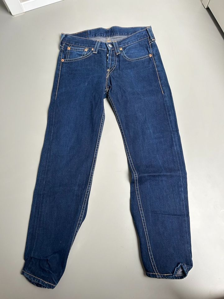 Levis Jeans 907 Levi´s Jeanshose dunkelblau Größe 31/32 in Oberhaching