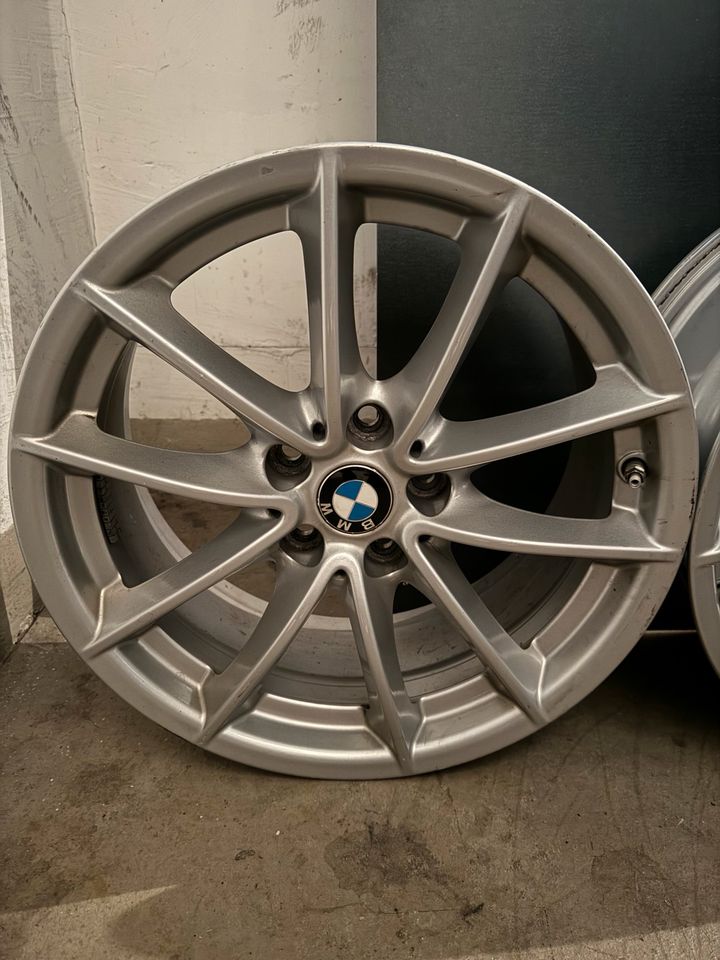 4x Original BMW 5er G30 G31 Alufelgen 17 Zoll V-Speiche BICOLOR in Frankfurt (Oder)