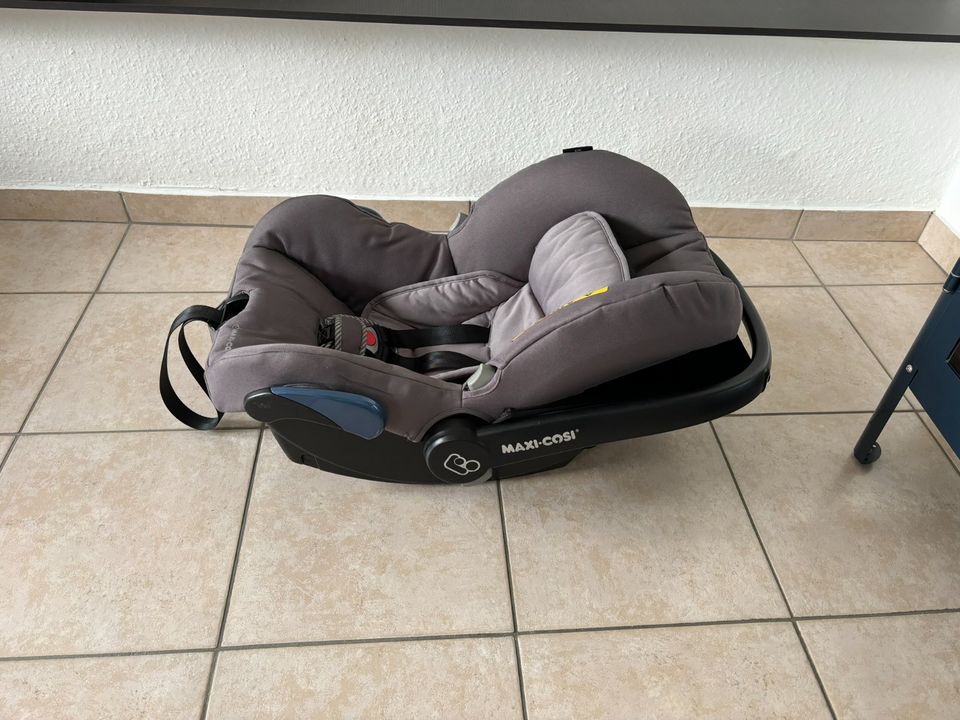 Maxi Cosi mit Sonnenschutz in Unkel