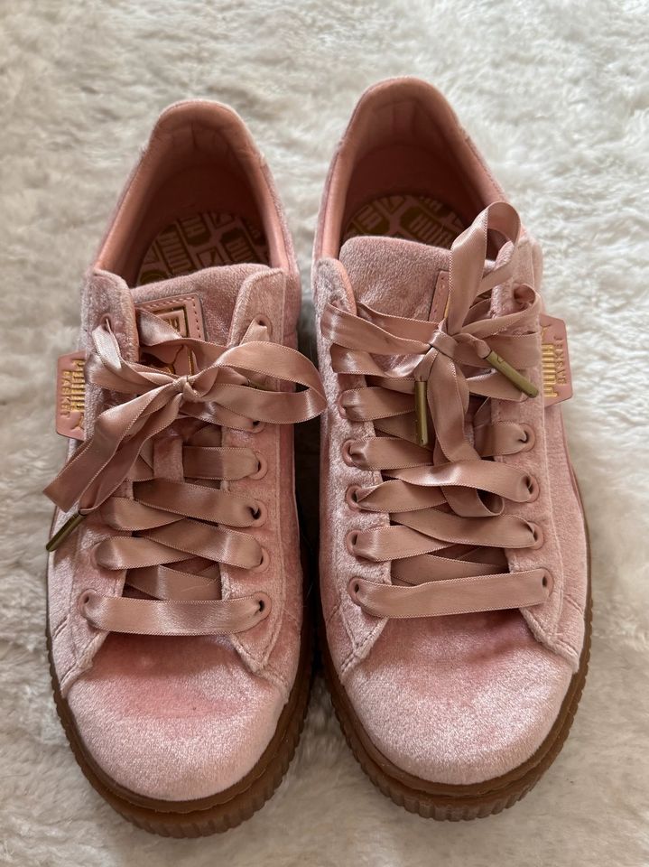 Puma Basket Rosa Samt Schuhe in Drei Gleichen