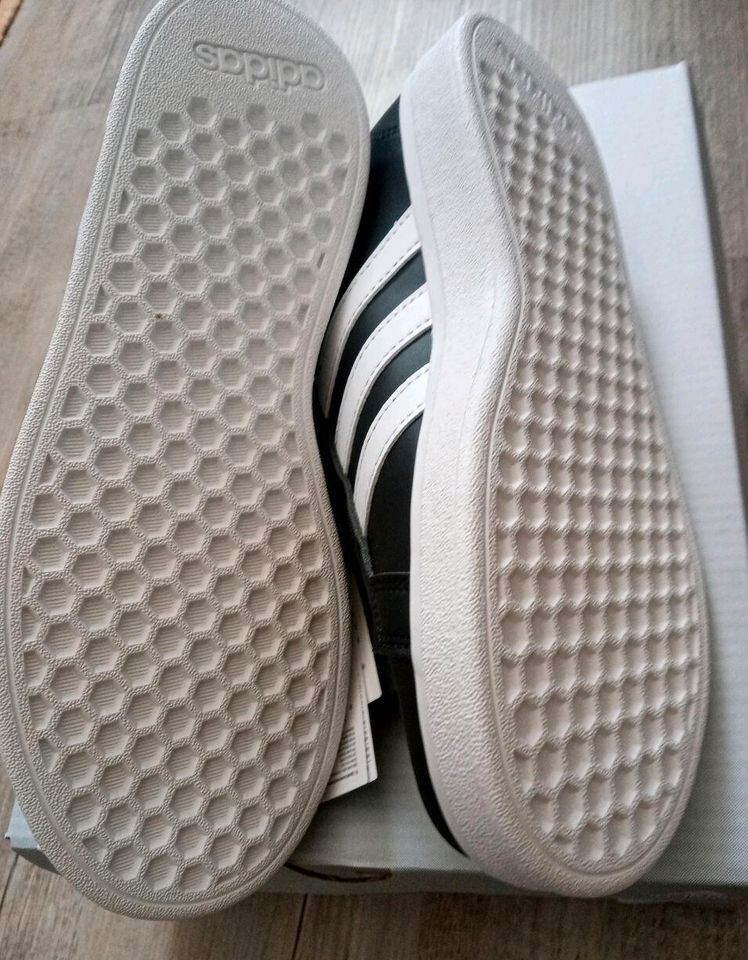 Kinder Adidas Schuhe gr 36 in schwarz neu ovp in Aachen