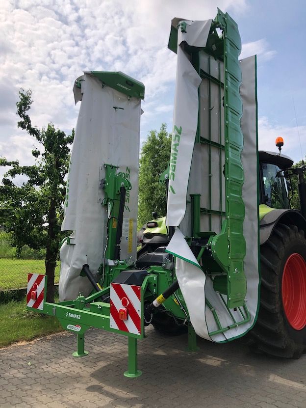 SaMASZ Doppelscheibenmähwerk KDD 912H + Toro 302 Frontmähwerk in Langensendelbach