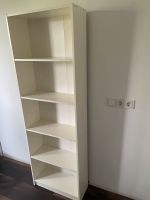 Ich verkaufe ein Bücherregal in weiß. Niedersachsen - Uplengen Vorschau