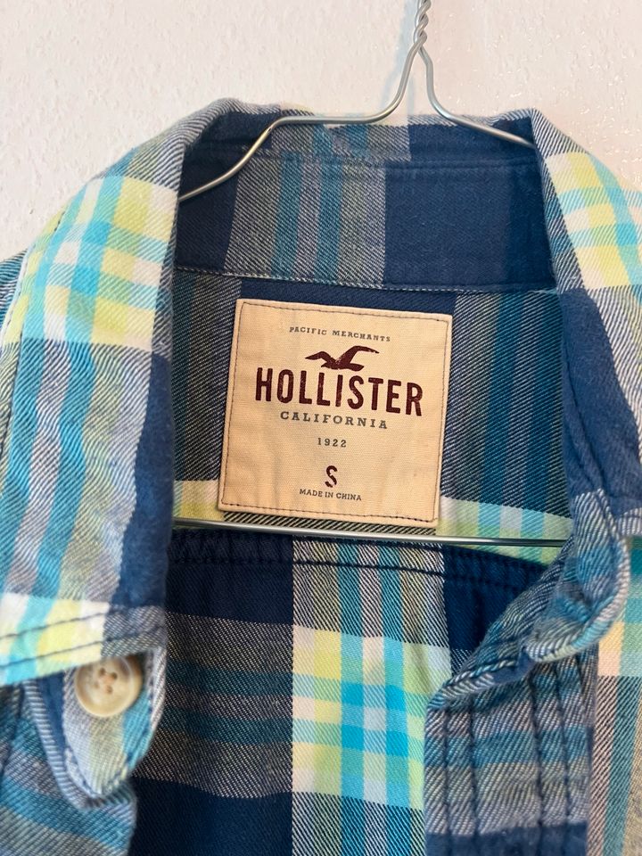 Holister Hemden 4x M und 1x S wie neue in Frankfurt am Main