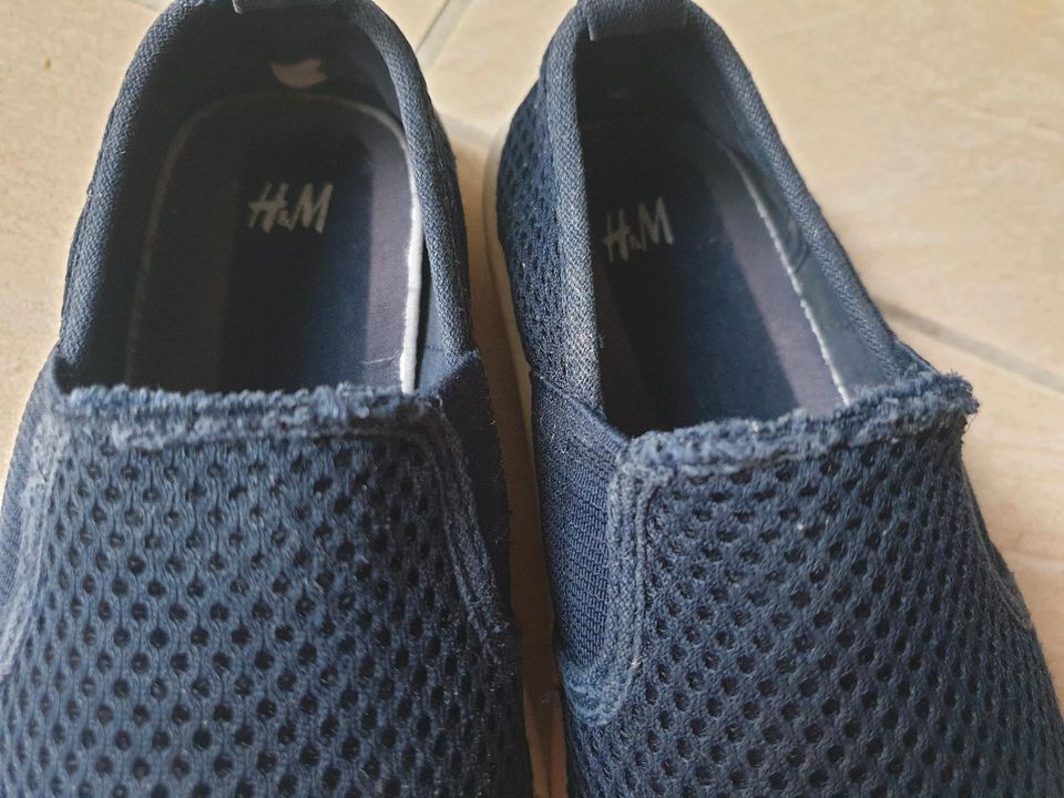 Slipper/ Sneaker/ Hausschuhe (blau) von H&M, Gr. 27 in Ebsdorfergrund