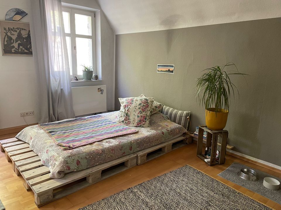 Großes WG-Zimmer (33m²) mitten im Grünen ab 01.08. zu vermieten in Nürnberg (Mittelfr)