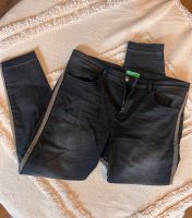 Benetton Jeans schwarz mit Glitzer / weite 33 / Hose ca 44/46 Niedersachsen - Nordhorn Vorschau