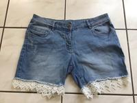 Kurze Jeans mit Spitze Gr.42 Gina Boyfriend Nordrhein-Westfalen - Menden Vorschau