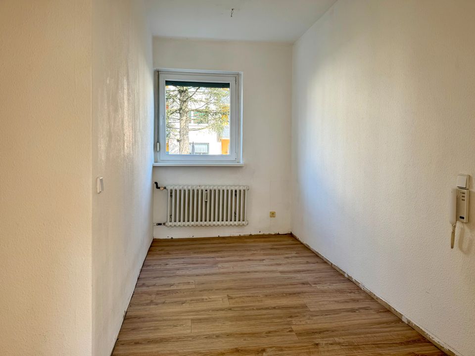 Bezugsfreie helle 2-Zimmerwohnung mit Essdiele und Balkon in Berlin-Gropiusstadt in Berlin