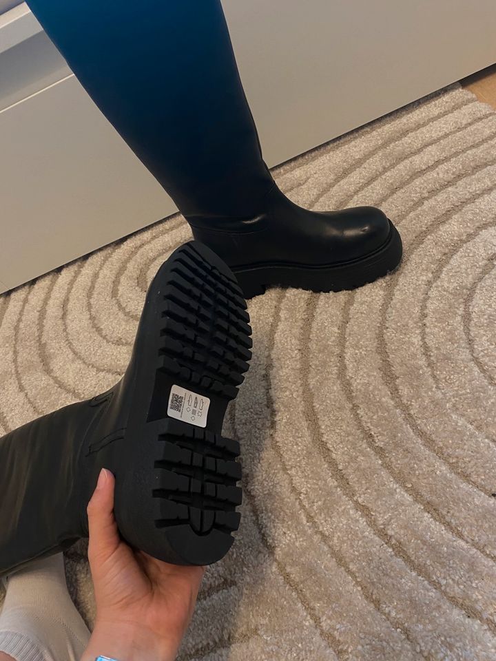 ASOS Design kniehohe Stiefel in Bremen