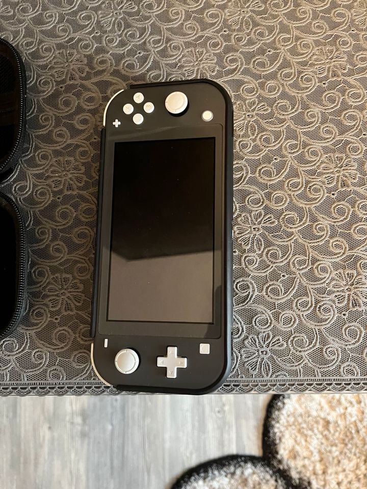 Nintendo Switch mit Hülle und Tasche in Lengerich