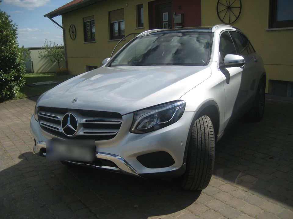 Mercedes GLC 250 Ez 2.2020 Km 49000 AHK Klima Panoramadach, Navi in Wiesbaden