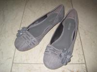 Ariane Pumps 37 grau Stoff Blume sehr gut Ballerina Damen Schuhe Hessen - Hüttenberg Vorschau