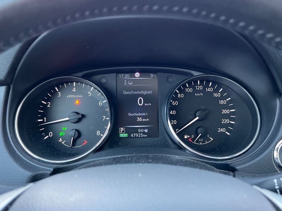 Nissan Qashqai 1.2 Automatik Pano/360°/Keyless/Navi in Nordhausen