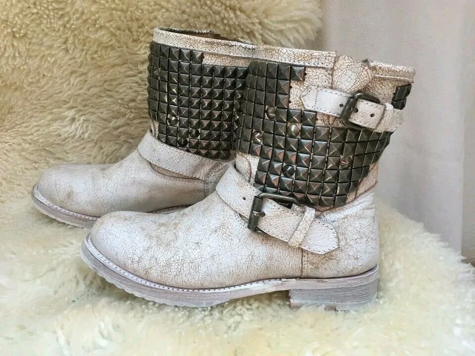 Ash Boot fast neu weiss Nieten Vintag Boheme Stiefel  trndy in Berlin