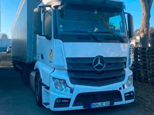 Mercedes Actros mit 3 Achse Anhänger in Kirkel