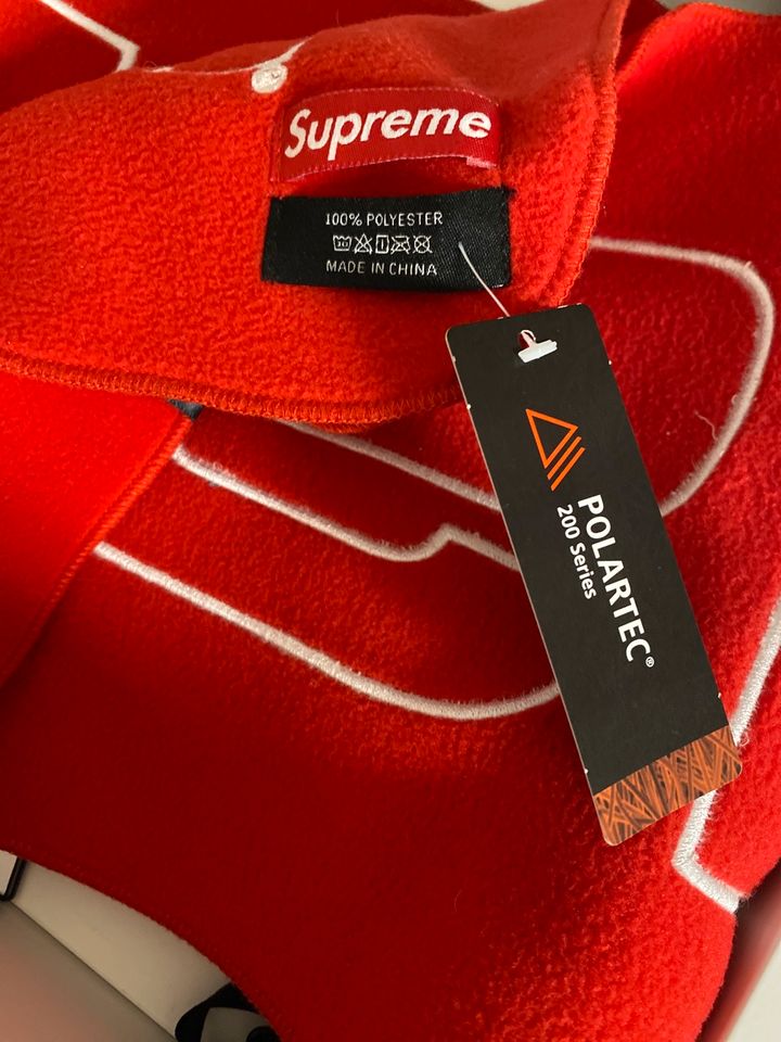 Neuer Supreme Logo Schal scarf Polartec FW17 in Gengenbach