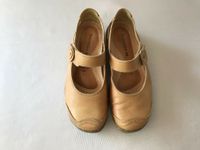 Geschlossene Ballerinas von THERESIA MUCK, Gr. 39 (6), beige Hessen - Bad Soden am Taunus Vorschau