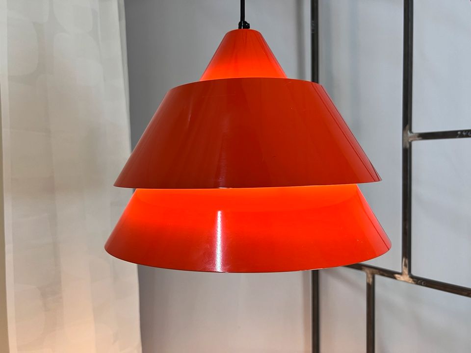 Jo Hammerborg für Fog & Morup "Red Zone" Hängelampe Metall rot Dänische Mid Century Ära Küchenlampe Esstischlampe Deckenlampe Designerlampe Rarität Seltenheit Klassiker in Berlin