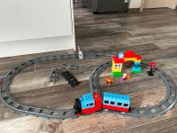 Lego Duplo Bahnhof mit extra Schienen und Zug  10507 Baden-Württemberg - Lenzkirch Vorschau