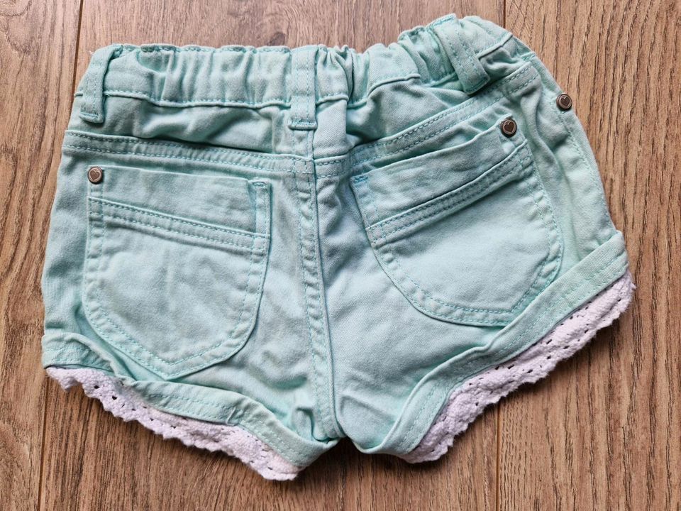 Jeans, Jeansshorts, hellblau/helltürkis, Größe 110 in Berlin