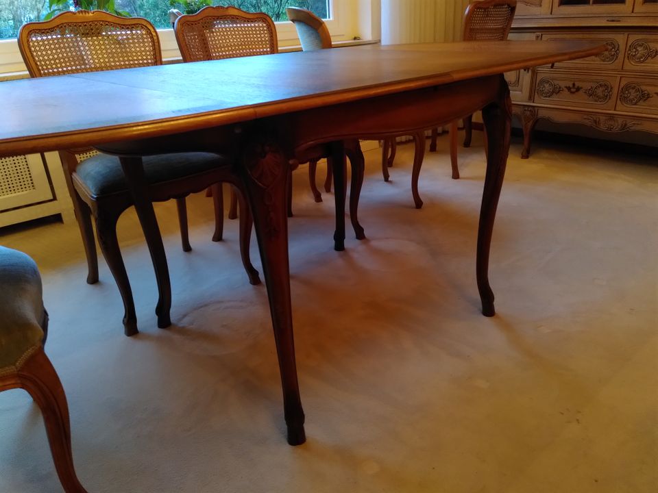 Bis 21.06. ausziehbarer Tisch mit Stühlen Eiche Vollholz vintage in Oelde