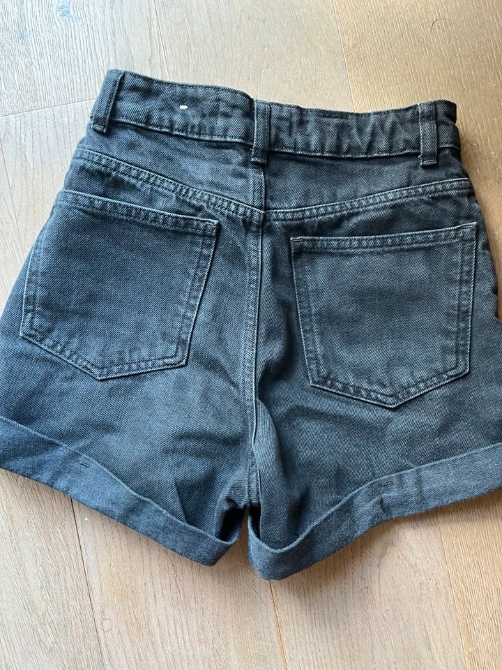 Mango MOM Jeans Shorts Gr. 32 in Kaiserslautern
