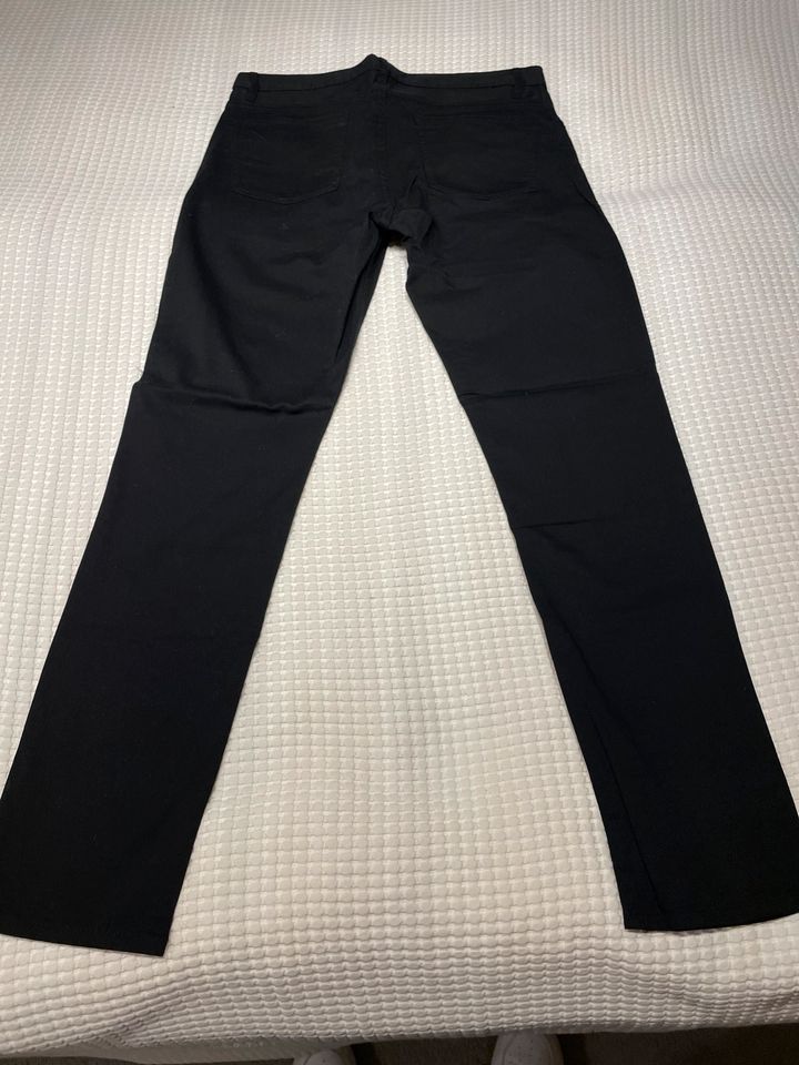 Jeans, H&M, schwarz, Größe 32 in Rheda-Wiedenbrück