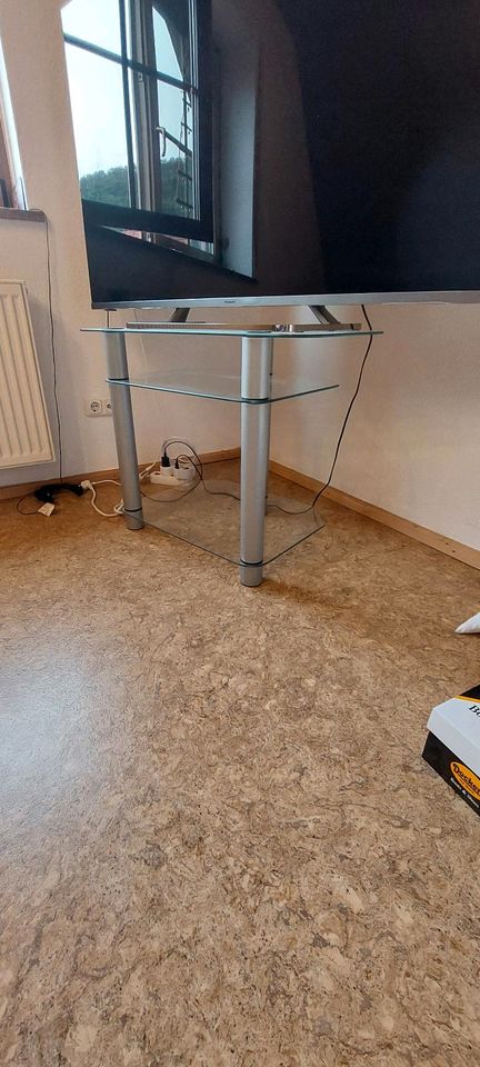 TV-Tisch, Glas,  sehr gut erhalten in Elfershausen