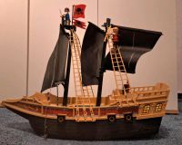 Playmobil Piratenschiff Piratenkampfschiff mit Zubehör s. Bilder Berlin - Hohenschönhausen Vorschau