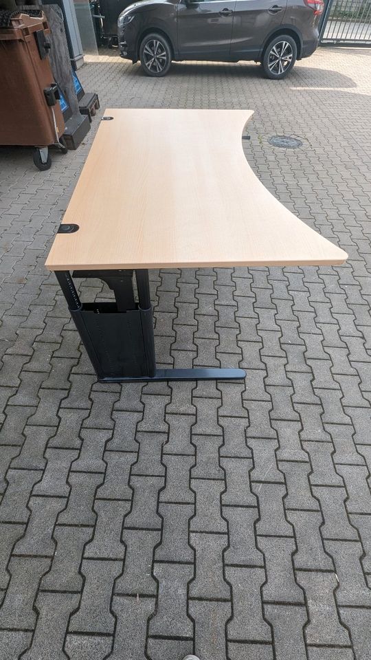 2x Höhenverstellbarer Schreibtisch 1,60m x 1,00m in Herne