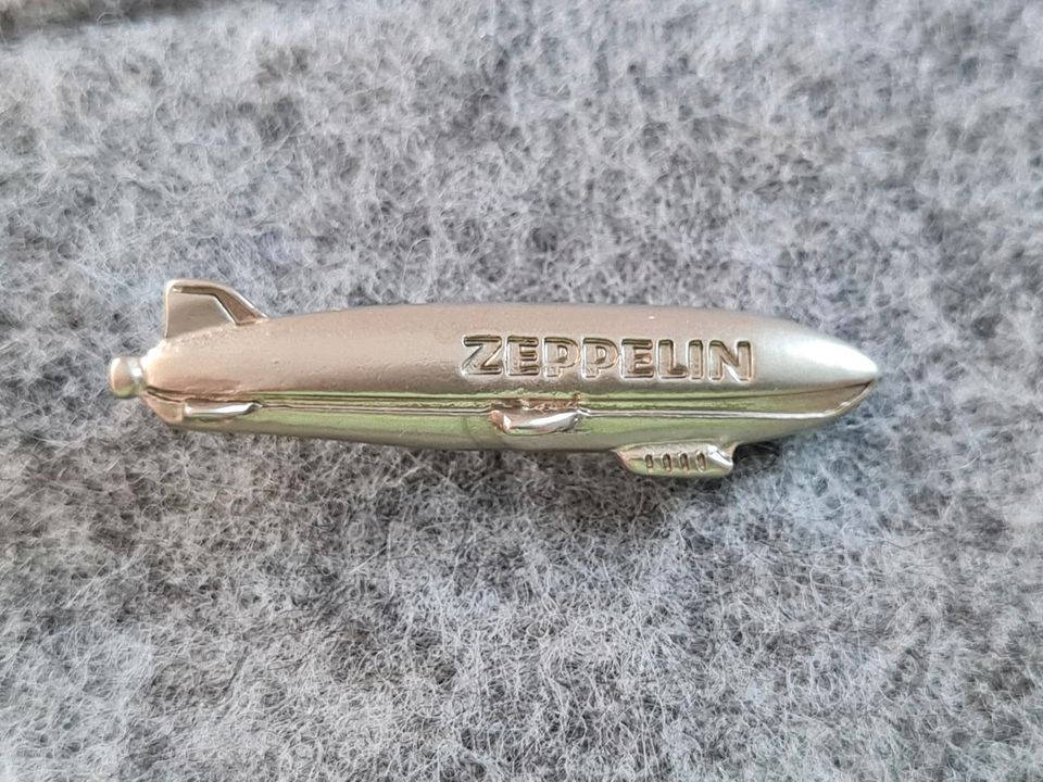 Zeppelin-Anstecker in Düsseldorf