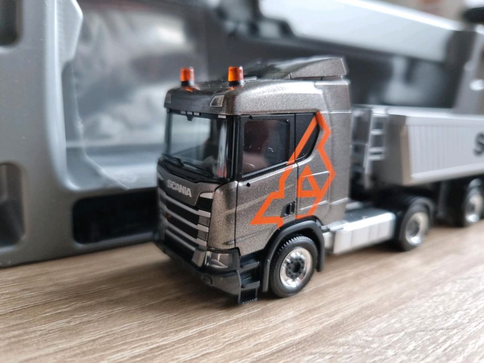 Herpa Scania CG XT Sondermodell 1:87 in Wilnsdorf