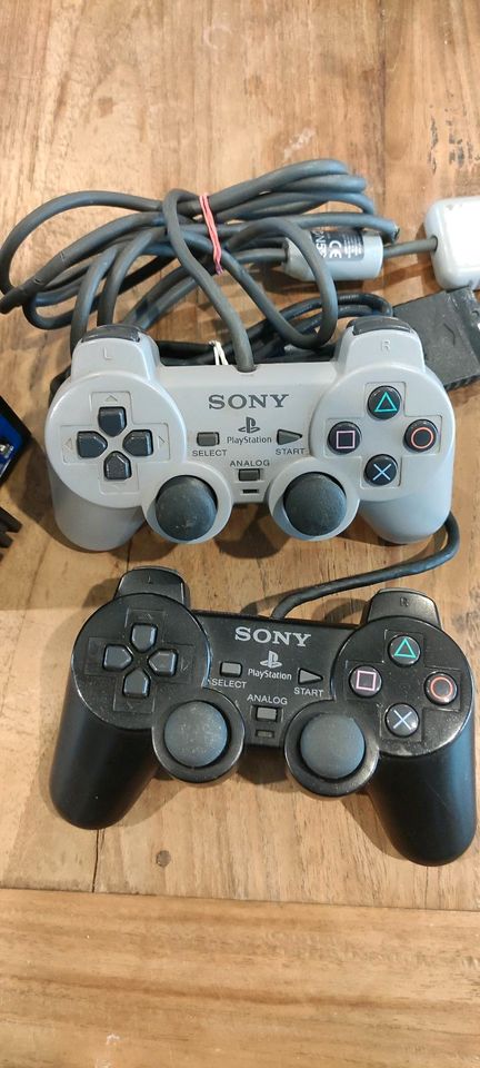 Sony Playstation 2 mit einem Controller in Gütersloh