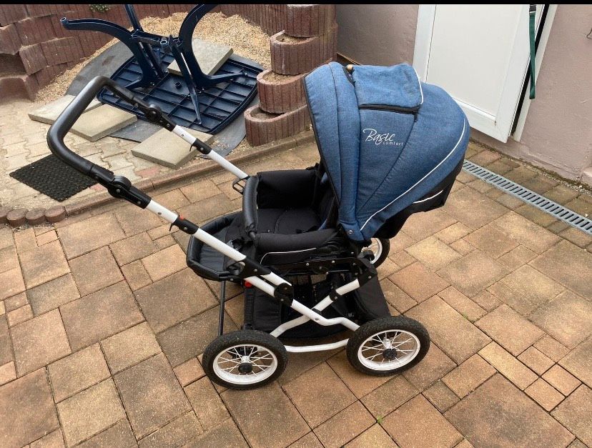 Kinderwagen mit Babywanne in Weißenfels