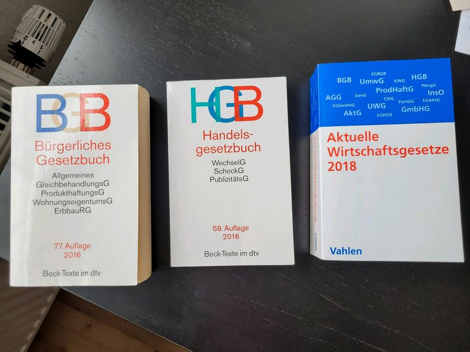 Gesetzesbücher - BGB HGB und aktuelle Wirtschaftsgesetze in Nordenham