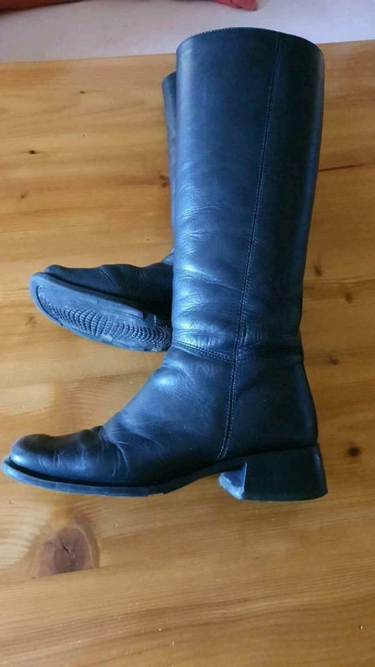 Stiefel Schuhe 39 in Mendig