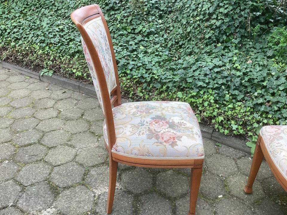 4x Mahagoni Stühle/ Blumenmuster schick 120€ in Lastrup