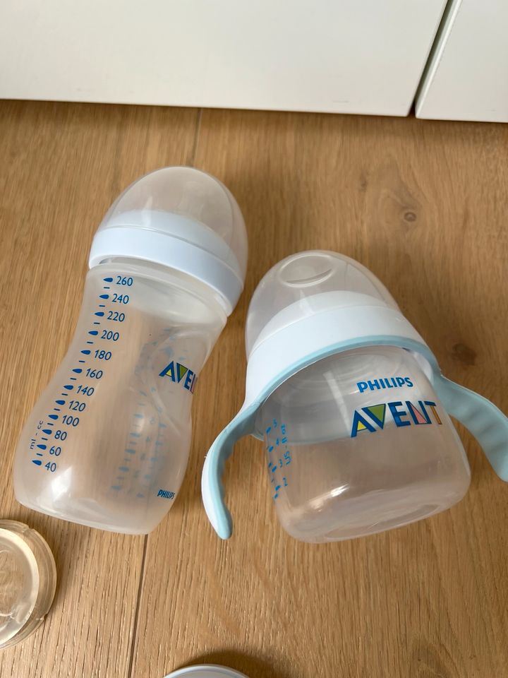 2 Philips Avent Babyflaschen Set extra Verschluss + extra Sauger in München
