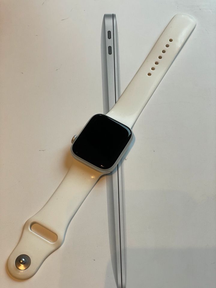 Hochwertige Apple Watch Series 5 - 44mm Aluminium und Keramikgehä in Neustadt a. Main